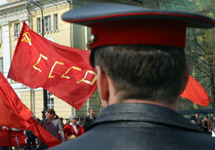 Коммунистический первомай и московская милиция. Фото Дмитрия Борко/Грани.Ру