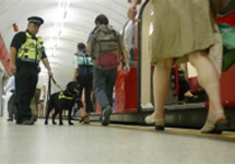 Полицейские патрули в лондонском метро. Фото АР