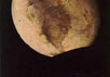 Так художник представляет себе вид Плутона и его спутника Харона. Изображение NASA