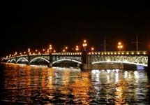 Троицкий мост в Петербурге. Фото с сайта http://spbfoto.spb.ru