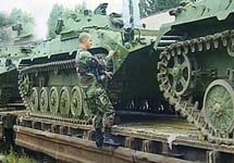 Россия выводит бронетехнику с базы в Грузии. Фото с сайта www.psdp.ru
