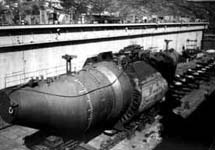  Ядерный отсек атомной подводной лодки класса Виктор-I на судоремонтном заводе Нерпа. Фото с сайта www.bellona.no