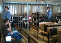 Обвиняемые нацболы в зале Никулинского суда. Фото с официального сайта НБП