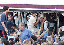 После стрельбы в автобусе в Шфараме. Фото с сайта www.haaretz.com