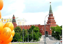 Оранжевые шарики у стен Кремля. Фото с сайта движения ''Мы''