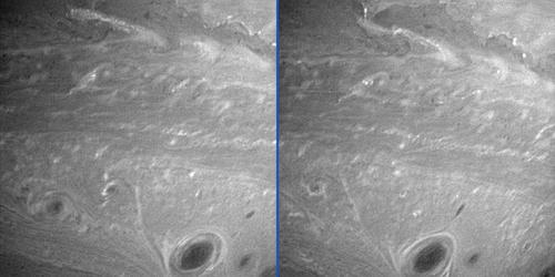 Для выявления турбулентных движений в атмосфере Сатурна и, в частности, гигантских ураганов, автоматической межпланетной станцией NASA "Кассини" был сделан целый ряд снимков в инфракрасном диапазоне. Антиураганы Сатурна. Фото NASA/JPL/Space Science Institute