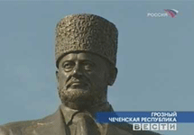 Памятник Кадырову. Кадр телеканала ''Россия''
