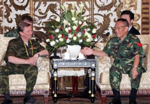 Сергей Иванов и министр обороны Китая Цао Ганчуань. Фото АР