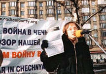 Митинг против войны в Чечне. Фото с сайта радиостанции ''Немецкая волна''