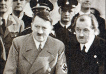 Адольф Гитлер и Фердинанд Порше. Фото с сайта www.automag.be