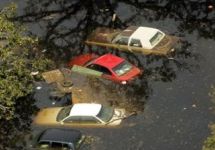 Затопленные машины в Новом Орлеане. Фото АР
