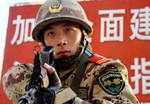 Китайский солдат. Фото с сайта mosnews.com
