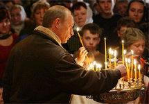 Владимир Путин в церкви. Фото с официального сайта президента