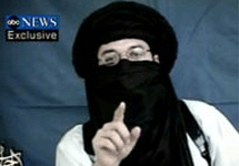 Видеообращение представителя ''Аль-Кайды'' (предположительно , гражданин США Адам Гадан). Кадр АВС