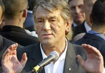 Виктор Ющенко выступает перед журналистами. Фото АР