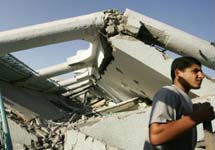 После авиаудара по Газе. Фото с сайта YahooNews