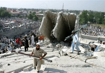 После землетрясения в Пакистане. Фото АР