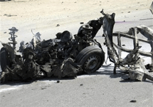 Афганистан. Машина, на которой смертник врезался в британский конвой. Фото АР