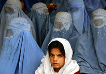 Афганские женщины. Фото с сайта www.spitting-image.net