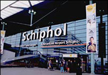 Аэропорт "Скипол" в Амстердаме. Фото с сайта BBC