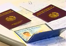 Паспорта для регистрации в паспортном столе. Кадр ТВЦ
