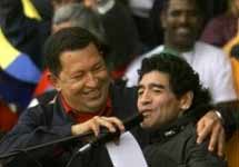 Уго Чавес и Диего Марадона на антибушевском митинге. Фото АР