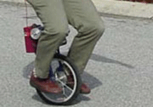 Одноколесный велосипед. Фото с сайта www.membrana.ru