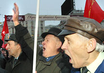 Коммунистическое шествие. Фото Д.Борко/Грани.Ру