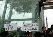 Париж. Манифестация против погромов. Фото АР