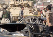 На месте взрыва в Багдаде. Фото с сайта yahoo.com