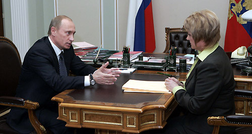 Владимр Путин и Элла Памфилова. Фото пресс-службы Кремля