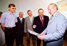 Александр Лукашенко и журналисты. Фото с сайта www.cccp.narod.ru