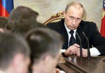 Владимир Путин выступает перед кабинетом министров. Фото АР
