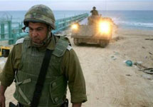 Израильский солдат в секторе Газы. Фото с сайта YahooNews