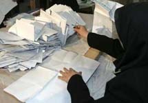 Подсчет голосов на выборах в Ираке. Фото с сайта YahooNews