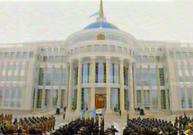 Астана. Парад после принятия президентской присяги Назарбаевым. Кадр 1 канала