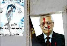 Предвыборный плакат. Портрет Махмуда Аббаса в красных пятнах. Фото с сайта ВВС