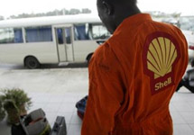 Работник компании Shell в Нигерии. Фото АР