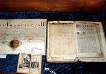 Книги библиотеки Шарошпатакского реформатского колледжа. Фото с сайта www.museum.hu