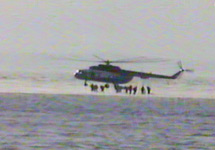 Спасательная операция по снятию рыбаков с оторвавшейся льдины на Сахалине. Кадр 1 телеканала