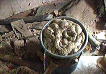 Взрывчатка, обнаруженная в доме террористов в Каспийске. Кадр НТВ