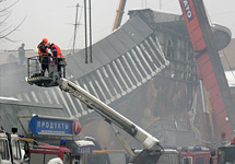 Обрушение крыши Басманного рынка. Фото Д.Борко/Грани.Ру