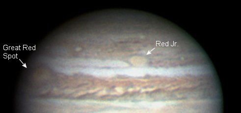 К Большому Красному Пятну Юпитера (оно слева в тени) теперь присоединилось второе красное "пятнышко" - оно правее и выше центра. Фото Christopher Go / NASA (27 февраля 2006 года) с сайта science.nasa.gov