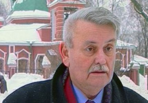 Борислав Милошевич дает интервью в Москве. Фото АР
