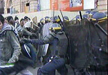 Столкновения студентов с полицией в Париже. Кадр НТВ