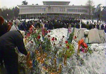 Прощание с телом Слободана Милошевича в белградском историческом музее. Кадр 1 телеканала