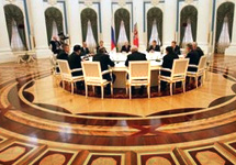 Встреча министров " большой восьмерки " с Владимиром Путиным в Кремле. Фото АР