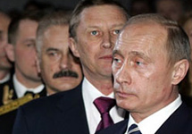 Владимир Путин Сергей Иванов и армия за их плечами. Фото АР