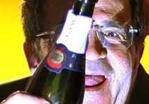 Романо Проди празднует победу. Фото АР