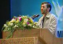 Выступление Махмуда Ахмадинеджада по проблеме ядерного производства. Кадр EuroNews